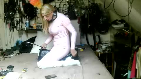 Snapshot of smokeslut365 chatting on July 24, 12:30 am smokeslut365 online show from July 24, 12:30 am