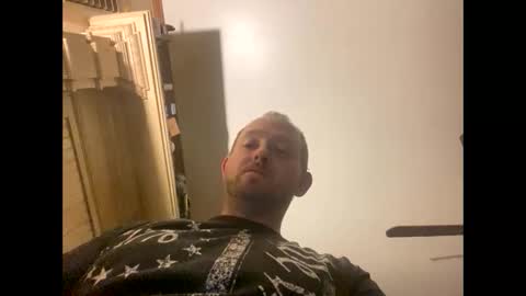 Snapshot of smokeymt420 chatting on January 1, 7:52 am smokeymt420 online show from January 1, 7:52 am