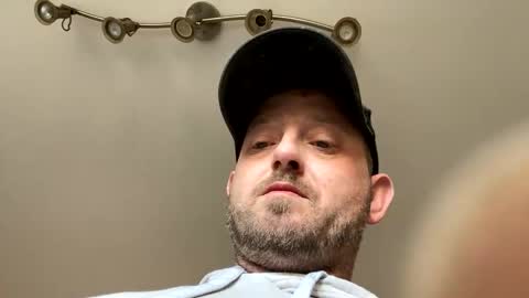 Snapshot of smokeymt420 chatting on February 1, 9:29 pm smokeymt420 online show from February 1, 9:29 pm