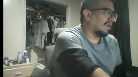 Snapshot of smoky47gxxx chatting on December 2, 2:28 am smoky47 online show from December 2, 2:28 am