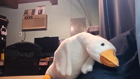 Snackyyyy online show from April 8, 12:43 am