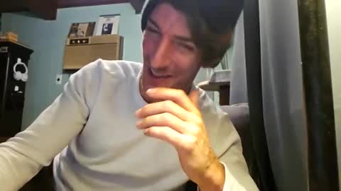 Snackyyyy online show from April 28, 2:10 am