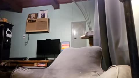 Snackyyyy online show from April 28, 2:27 am