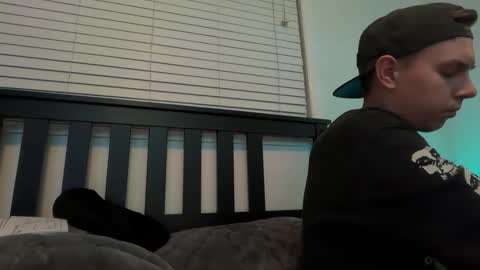 snapbacksandtattoos420 online show from May 29, 11:19 am