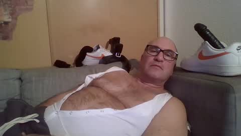 Snapshot of sneakerboy18 chatting on January 23, 6:35 pm sneakerboy18 online show from January 23, 6:35 pm