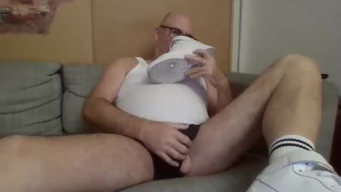 Snapshot of sneakerboy18 chatting on September 24, 6:11 pm sneakerboy18 online show from September 24, 6:11 pm