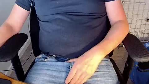 Snapshot of sneakybill82 chatting on September 15, 9:04 pm Sneakybill online show from September 15, 9:04 pm