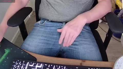 Snapshot of sneakybill82 chatting on November 30, 9:57 am Sneakybill online show from November 30, 9:57 am