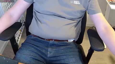 Snapshot of sneakybill82 chatting on January 13, 7:24 am Sneakybill online show from January 13, 7:24 am