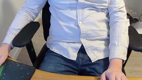 Snapshot of sneakybill82 chatting on January 18, 8:45 pm Sneakybill online show from January 18, 8:45 pm