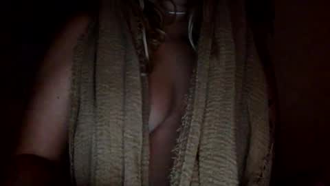 Snapshot of sneakykey chatting on March 16, 6:28 am sneakykey online show from March 16, 6:28 am