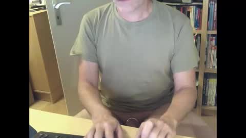 Snapshot of sneaxfreund chatting on February 9, 10:36 pm sneaxfreund online show from February 9, 10:36 pm