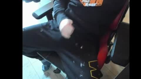 Snapshot of snip1977 chatting on February 23, 9:33 am snip1977 online show from February 23, 9:33 am