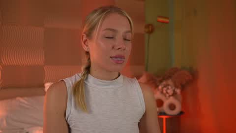 Candice Snow online show from December 25, 12:47 pm