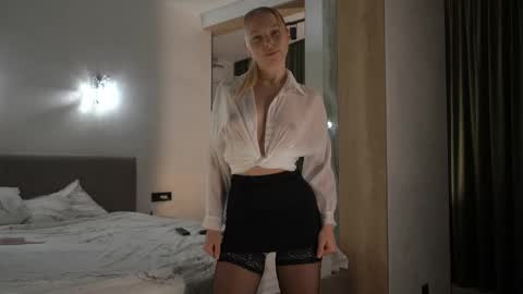 Candice Snow online show from October 14, 3:57 pm