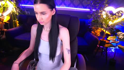 Snapshot of snow_whiteeex chatting on January 9, 2:07 pm snow_whiteeex online show from January 9, 2:07 pm