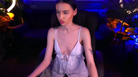 Snapshot of snow_whiteeex chatting on January 16, 5:12 pm snow_whiteeex online show from January 16, 5:12 pm