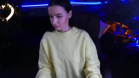 Snapshot of snow_whiteeex chatting on January 22, 1:00 pm snow_whiteeex online show from January 22, 1:00 pm