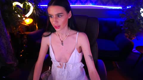 Snapshot of snow_whiteeex chatting on January 24, 5:53 pm snow_whiteeex online show from January 24, 5:53 pm