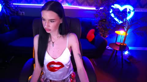 Snapshot of snow_whiteeex chatting on February 2, 10:49 pm snow_whiteeex online show from February 2, 10:49 pm