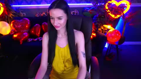 Snapshot of snow_whiteeex chatting on February 11, 2:24 pm snow_whiteeex online show from February 11, 2:24 pm