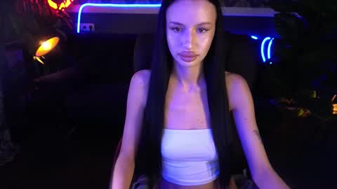 Snapshot of snow_whiteeex chatting on September 15, 7:08 am snow_whiteeex online show from September 15, 7:08 am