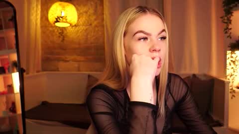 Hanna online show from November 8, 9:42 am