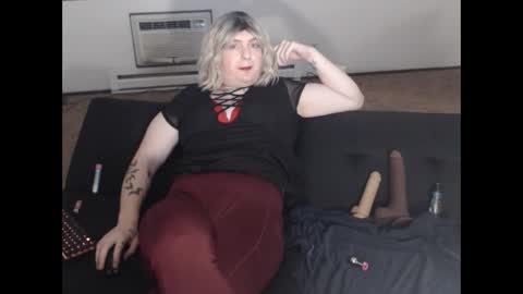 Snapshot of snowbunnytans chatting on December 3, 2:36 am SnowBunnyTessa online show from December 3, 2:36 am