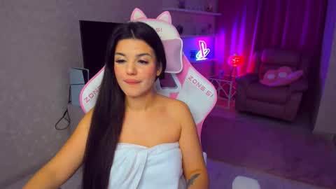 Snapshot of snowingwinter chatting on November 25, 11:05 pm snowingwinter online show from November 25, 11:05 pm