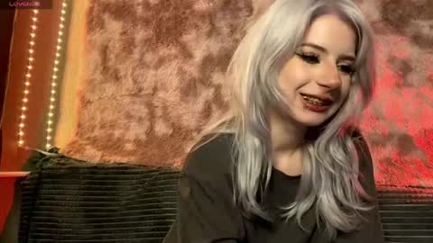 snowy_alice online show from May 3, 5:52 pm