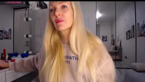 Snapshot of so_sexy_monna chatting on November 3, 2:40 pm Monna online show from November 3, 2:40 pm