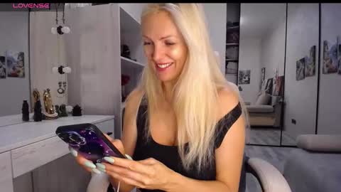 Snapshot of so_sexy_monna chatting on November 29, 3:26 pm Monna online show from November 29, 3:26 pm