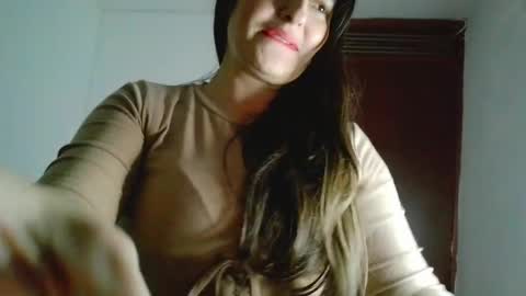 Snapshot of soffi_betacur chatting on April 16, 4:13 am Soffi Betacur online show from April 16, 4:13 am