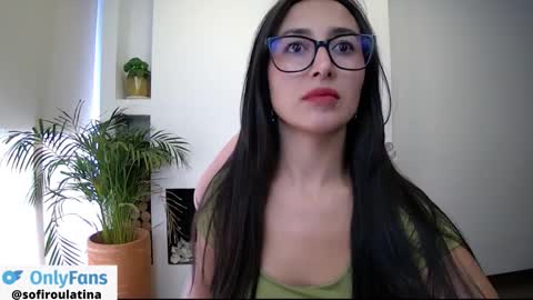 soffi_rousel_ online show from November 25, 7:03 pm
