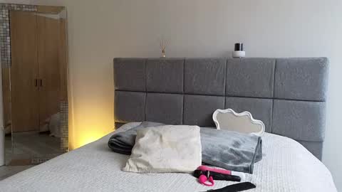 IG Soffimoon   I THANK YOU FOR LEAVING YOUR FOLLOW online show from April 16, 7:25 pm