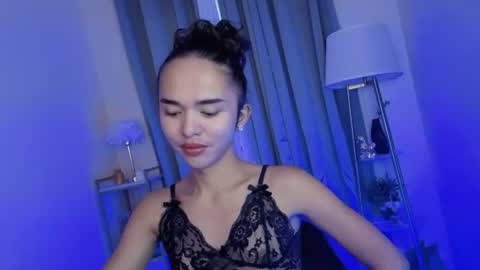 sofhia_love online show from June 13, 5:49 am