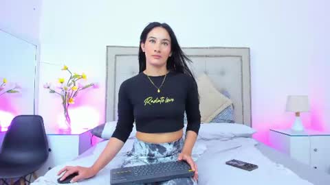 sofhyalove online show from June 13, 9:02 pm
