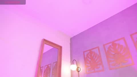 Snapshot of sofi_45_ chatting on December 17, 6:03 pm S O F I online show from December 17, 6:03 pm