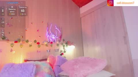Snapshot of sofi_blossom chatting on April 25, 9:23 pm Sofi Blossom online show from April 25, 9:23 pm