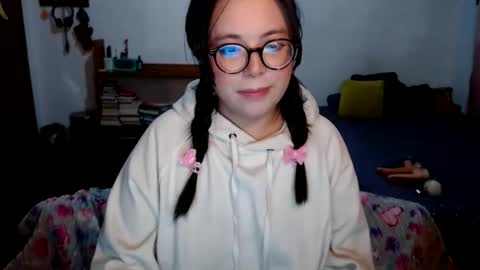 Snapshot of sofi_lynch chatting on June 7, 6:17 am Sofi Lynch online show from June 7, 6:17 am
