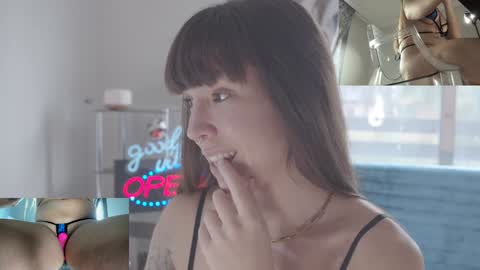 Snapshot of sofi_mora chatting on December 17, 3:17 pm Sofi Mora online show from December 17, 3:17 pm