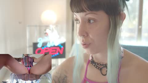 Snapshot of sofi_mora chatting on January 28, 3:57 pm Sofi Mora online show from January 28, 3:57 pm