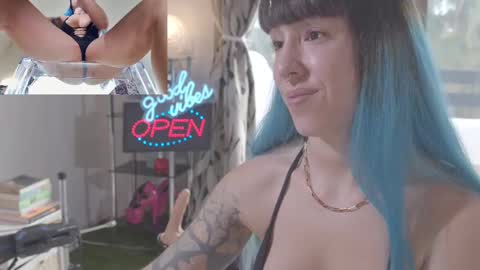 Snapshot of sofi_mora chatting on February 18, 3:32 pm Sofi Mora online show from February 18, 3:32 pm