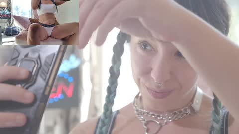 Snapshot of sofi_mora chatting on October 13, 3:12 pm Sofi Mora online show from October 13, 3:12 pm