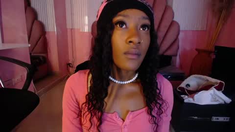 Snapshot of sofi_thomas_ chatting on July 10, 11:13 am Sofia online show from July 10, 11:13 am