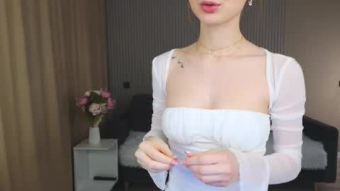 Snapshot of sofia__home chatting on October 29, 4:09 pm Sofia online show from October 29, 4:09 pm