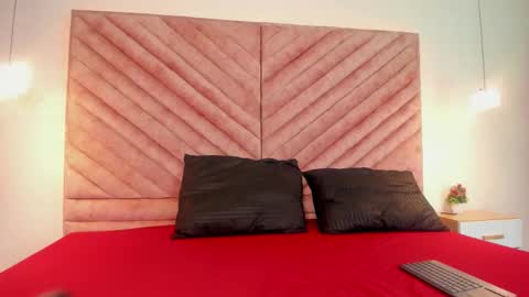 Snapshot of sofia__ll chatting on December 17, 8:04 pm sofia__ll online show from December 17, 8:04 pm