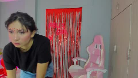 Snapshot of sofia__salazar chatting on February 14, 9:39 am sofia__salazar online show from February 14, 9:39 am