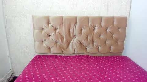 Snapshot of sofia_land_18 chatting on December 12, 11:07 am sofia_land_18 online show from December 12, 11:07 am