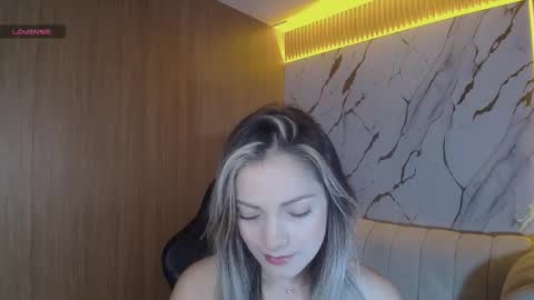 Snapshot of sofia_nova_tf chatting on February 12, 2:01 pm sofi online show from February 12, 2:01 pm